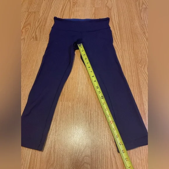 Lululemon 20” cropped, reversible leggings - Size 4 - Picture 9 of 9